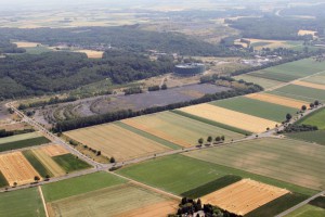 Luftaufnahme - graue Fläche oben wird bebaut